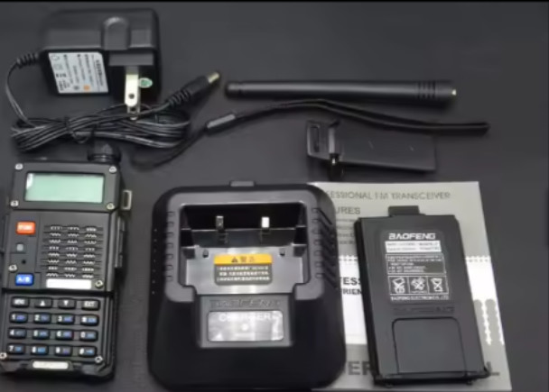 Baofeng VHF UHF Dual Band Двусторонняя радио беспроводная связь с клавиатурой BF F8