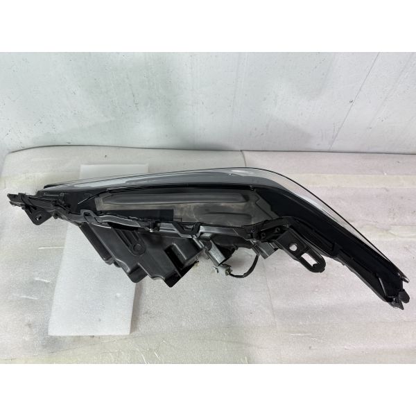 2021-2023  Es Headlights Black Housing Right Headlight Part number: 81145 - 33L80