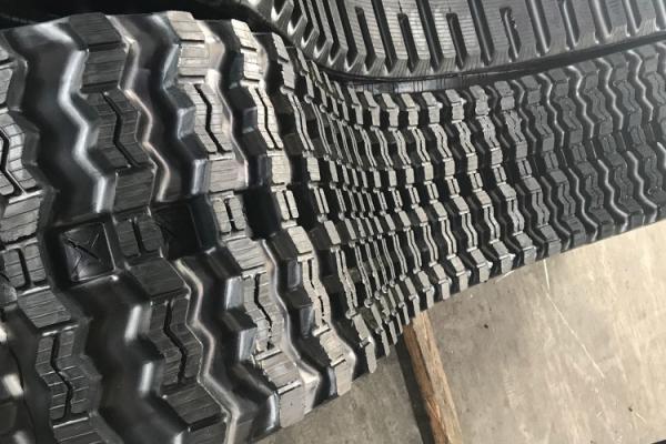 O carregador compacto do patim segue a trilha de borracha B450X86ZZ*55 da força de tração alta
