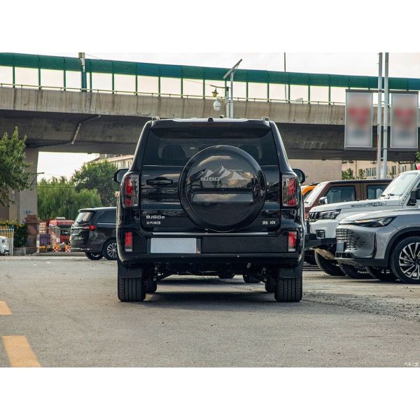 BJ60 New Large 4WD SUV With 48V Light Mixed System 1.5T Maximum 188 Horsepower Gas Car 7 Seats With Max Speed 180KM/H