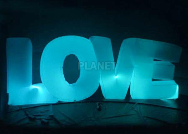 O amor inflável da decoração da iluminação do casamento conduziu o balão da letra para a fase