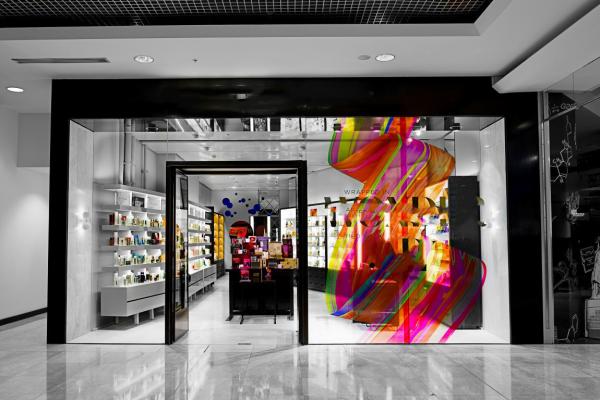 Fashionable Exquisite Cosmetic Store Furniture Good Bearing Capacity With Mirror