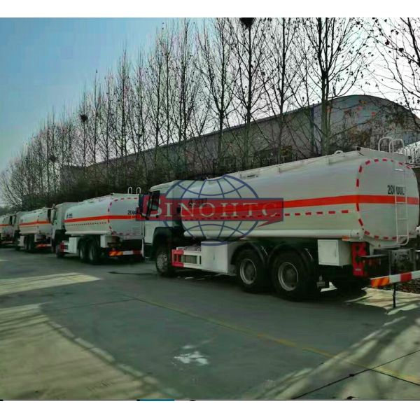 20 - 28 Tons Heavy Duty Fuel Carrier Truck , Gasoline / Liquid Chemical Tanker Truck