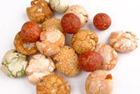 Les biscuits et les arachides préférés de riz de biscuits de roi d'enfants ont mélangé des casse-croûte