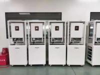 Installation de batterie de la gestion ESS ES2000 PLUS la batterie solaire de 51.2V 50AH Tesla
