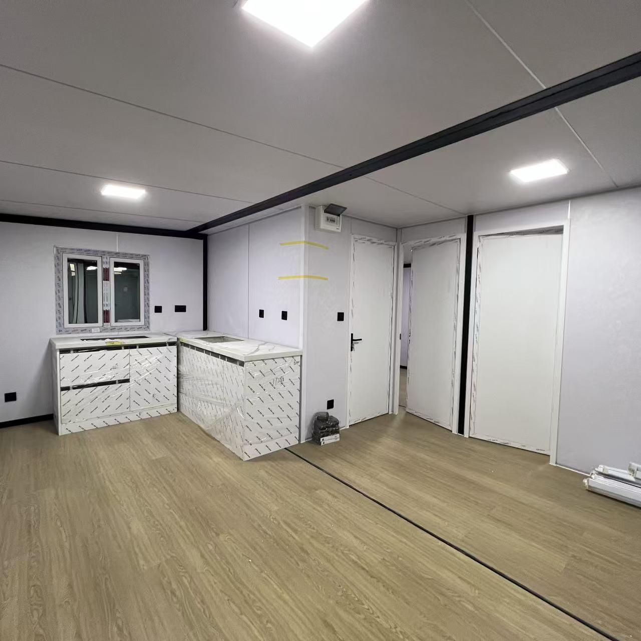 20ft Expandable Container House for Scenic Eco-Resorts - Panoramic Glass Facade