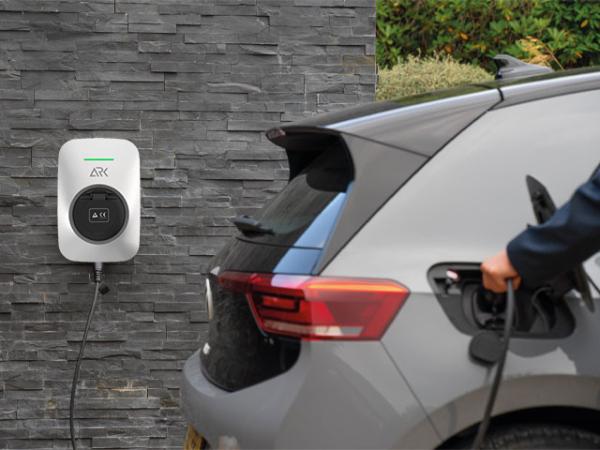 7KW IP55 Wall Mount Wallbox EV Charging Station With 5 Meter Cable For Nissan Leaf