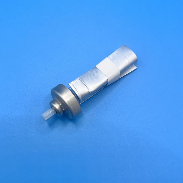 Un sac à aérosol médicamenteux sur vanne bien scellé et à -20-60 °C