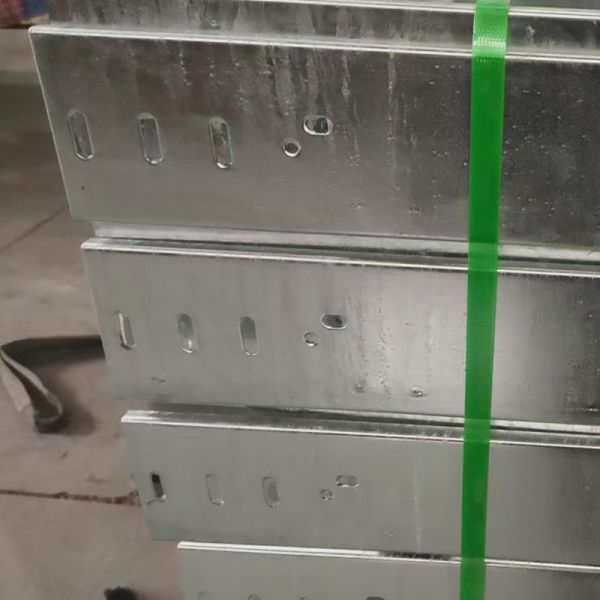 Ancho 100 mm bandeja de cable de plata para la resistencia al fuego requisito de cable eléctrico