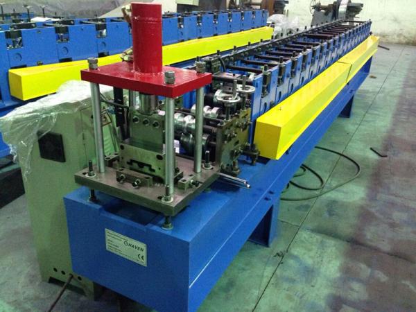 Rolo do teto do grande período automaticamente que forma a máquina com sistema do filme