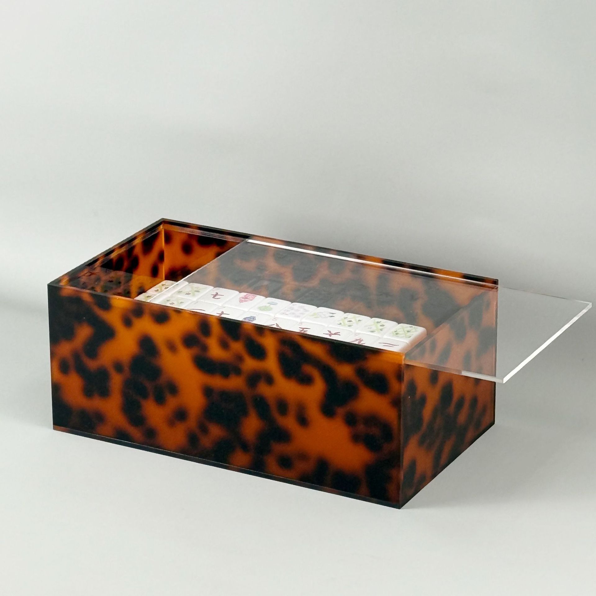 Custom Acrylic Mahjong Storage Box Sliding Lid Game Tile Organizer, Multi‑Color Acrylic Game Card Chip Container for Home Game Room