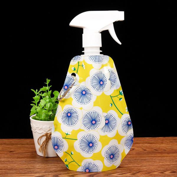 Multifunctional rotating water spray spray water bag environmental protection foldable plastic water trigger pouch