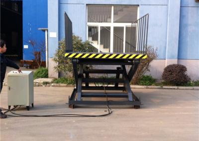 Caminhão que descarrega o elevador hidráulico da doca da rampa disponível no tamanho da variedade e que levanta capacidades.