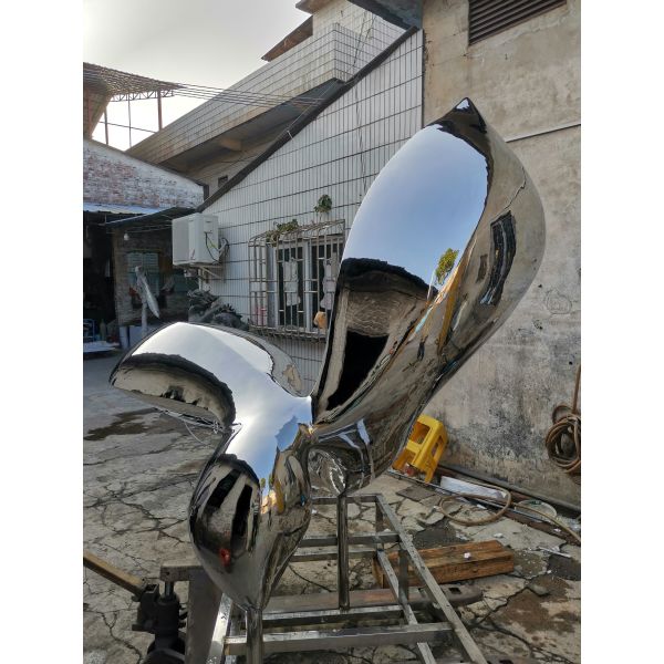 Silver Decorative Garden Ornaments , Pool Contemporary Garden Sculptures