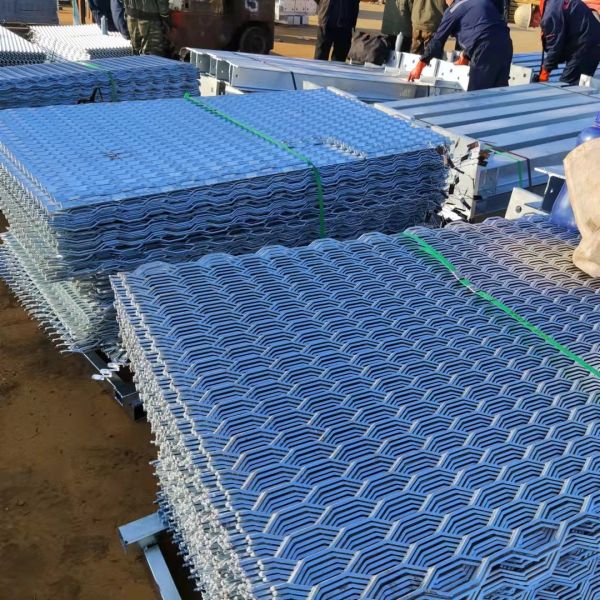 Оцинкованный противоскользящий настил из просечно-вытяжного металла 3,0 фунта для промышленных платформ