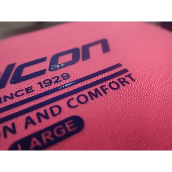 Etiquetas de tejido para ropa, bolsos, sombreros.