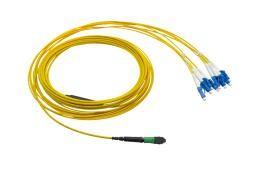 Le harnais à fibre optique monomode câble les fibres droites 8 de MPO LC 2.0mm