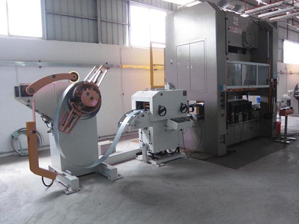 Alimentador servo do Straightener de Uncoiler da expansão do Mandrel do alimentador do NC da chapa metálica da imprensa hidráulica