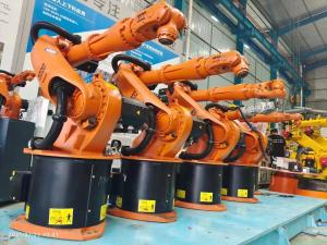 Les robots KUKA sont disponibles avec une charge utile de plafond de 16 kg Rép