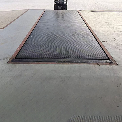 8mm Thick Embossed Dock Plate Leveler Anti Slip  Robust Hydraulic Dock Leveler