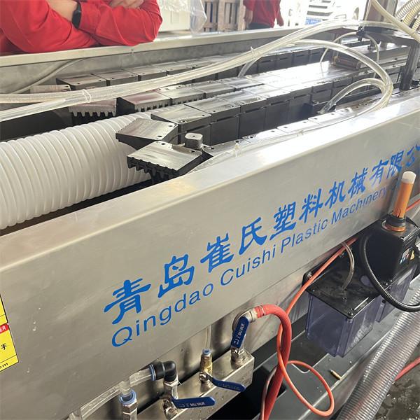 シングルスクリューエクストルーダー 120-200kg/h パイプ生産50-160mmのための二重壁波紋パイプマシン