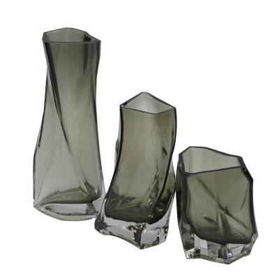 O tamanho 3 entortou Grey Color Tall Centerpiece Vases