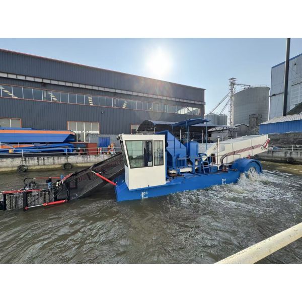 52kw Power 62 - 110 HP Tractor Power Aquatic Weed Harvester with 2000mm Working Width