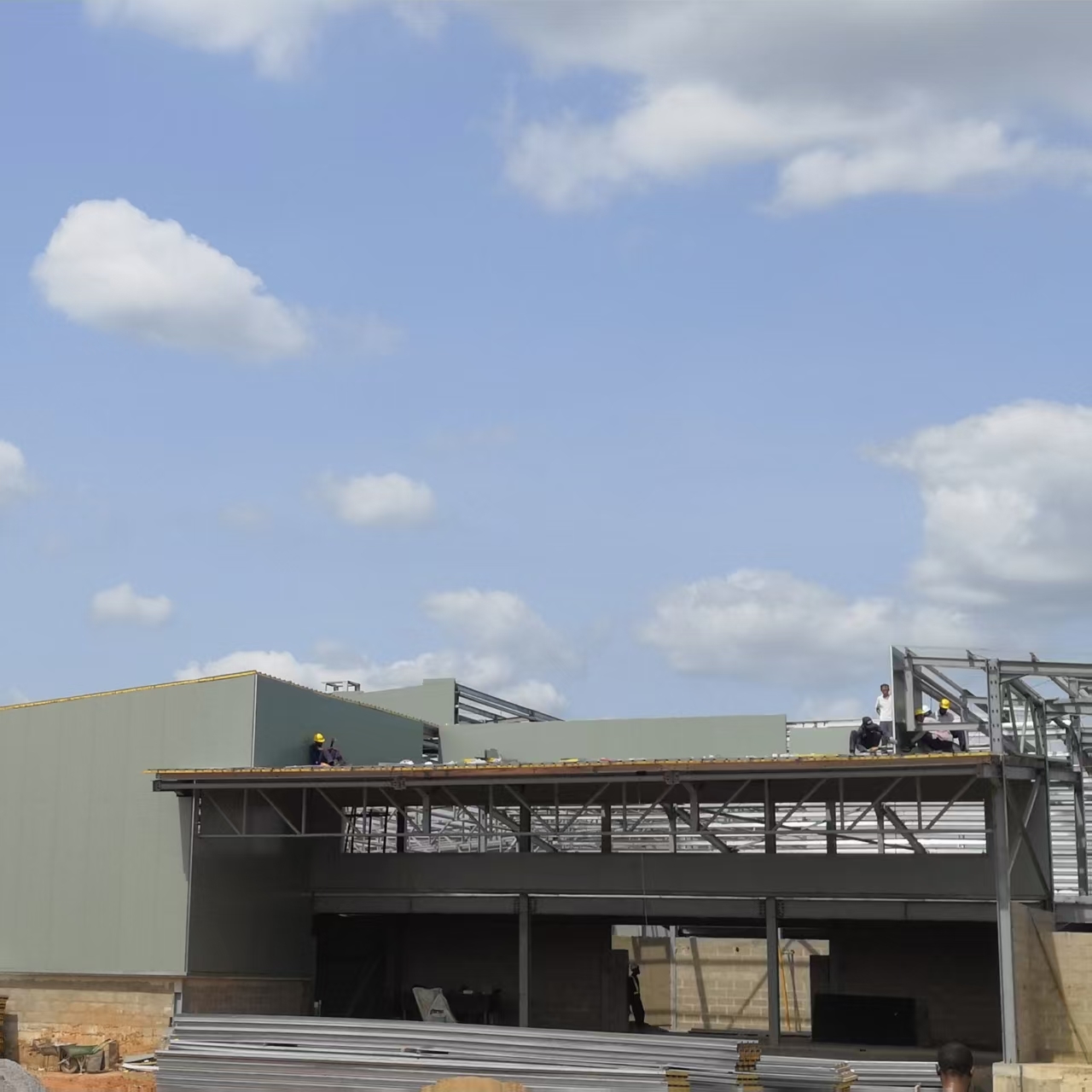 Prefab Steel Structure Building with 50 Years Lifespan Quick Installation and Corrosion Resistant Portal Frame