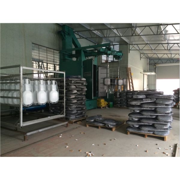 Уличный свет серых/серебра 100W алюминиевый заливки формы СИД приспосабливая длиннюю продолжительность жизни