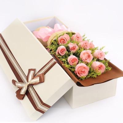 Caixinha de flores de papel de forma de formatura reciclável de veludo fosco com rosas