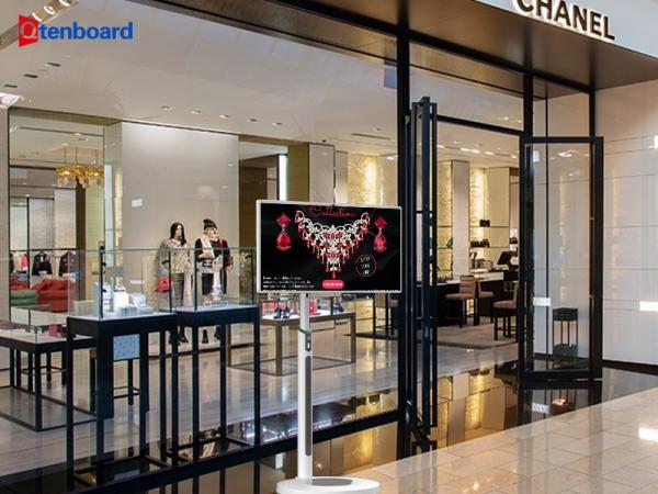 ポップアップパワーハウス: 32インチQタブレットテレビのポータブル店頭