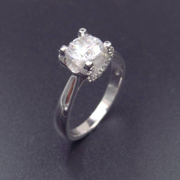 O zirconita de prata real soa lojas/anéis azuis pedra preciosa das senhoras