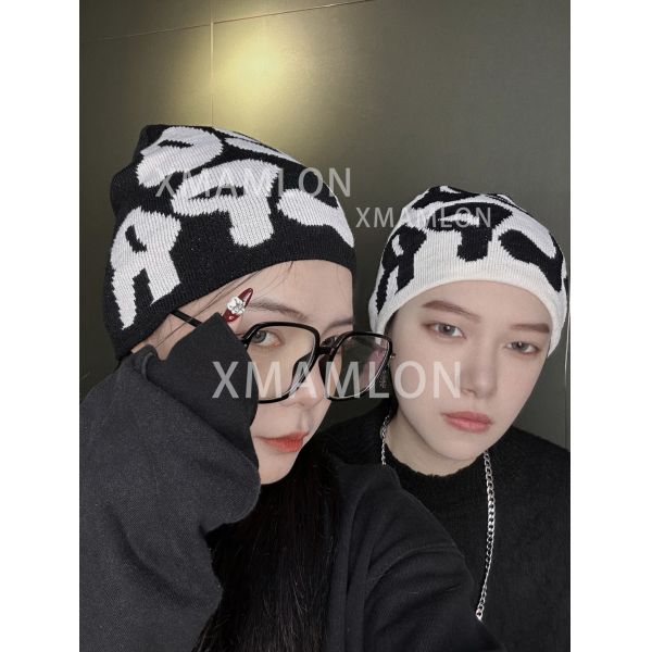 Dome Style 100% Acrylic Jacquard Winter Custom Woven Pom Pom Beanie Hat for Cold Days