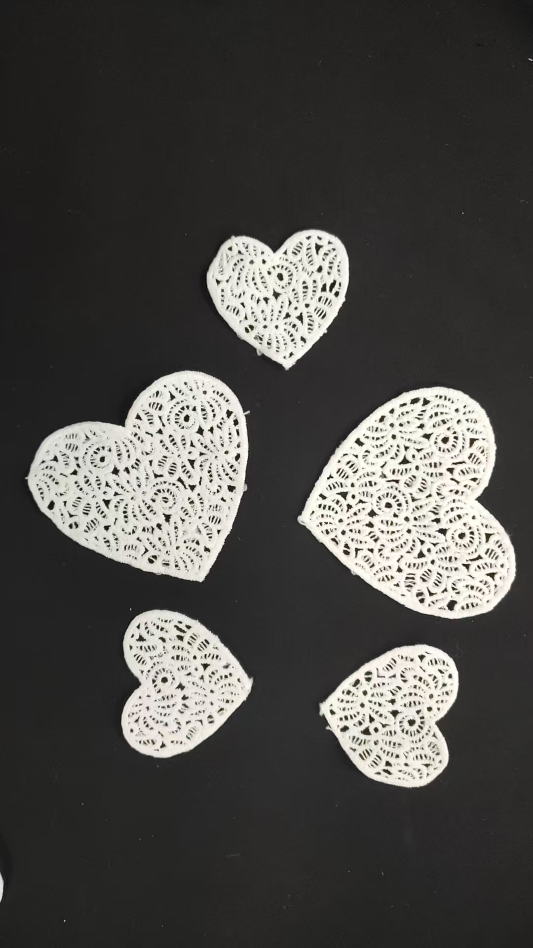Soft 100% Polyester Hollow Crochet Heart Lace Patch, Romantic Heart Embroidery Applique for Fashion Clothing Accessories