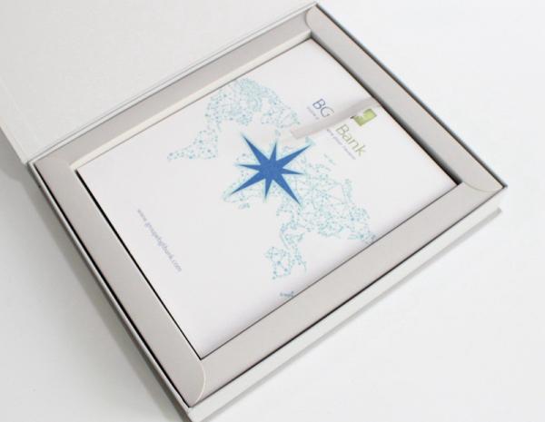 7 inch IPS Video Brochure Video In Folder with rechargeble battery and USB port