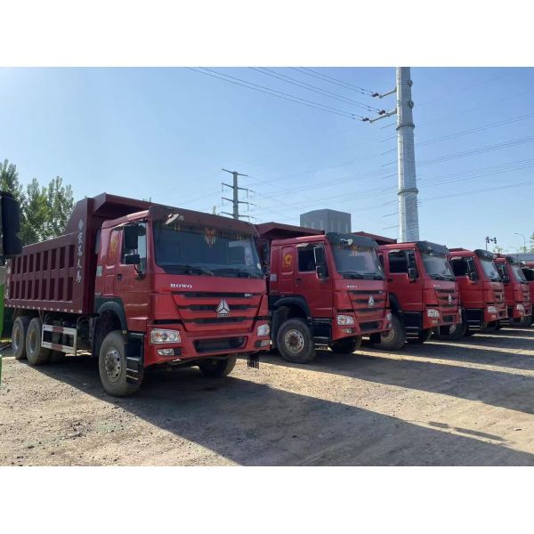 SINOTRUK 6x2 4x2 Howo Sitrak G5S 330hp Cargo Trucks for Sale