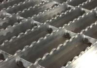 Q235 Low Carbon Steel Walkway Grating Serrated Type For Stair Tread 25*5mm