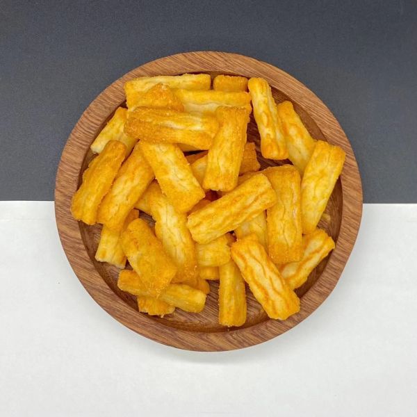 O petisco da grão dos sabores do queijo salgou biscoitos do arroz de Tailândia do alimento natural