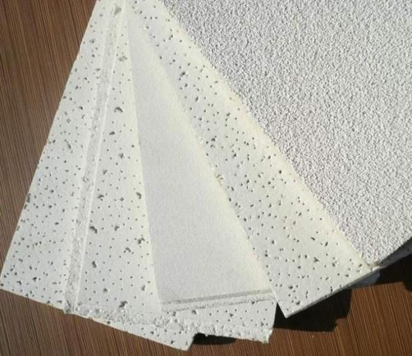 Materiais decorativos A superfície irregular de buraco Tecto de fibra mineral / tabuleiro de lã de rocha