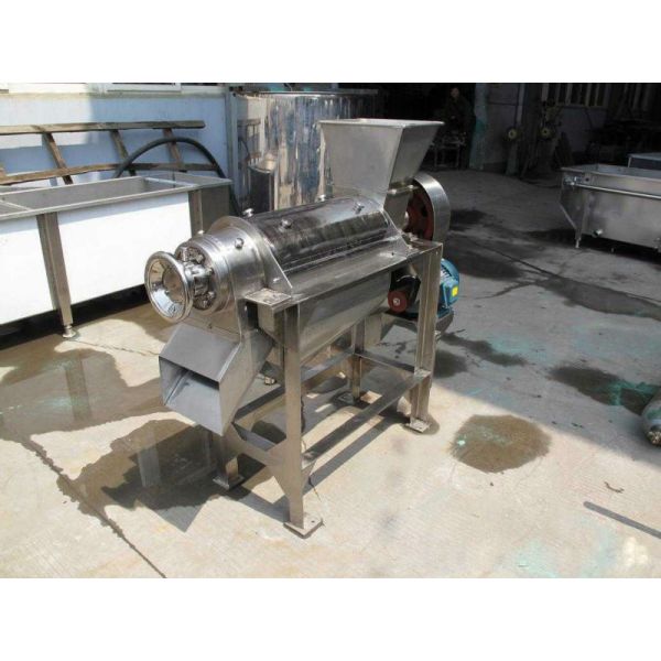 Easy to Operate Industrial Lemon Squeezer with Crushing Function and 370 KG Capacity