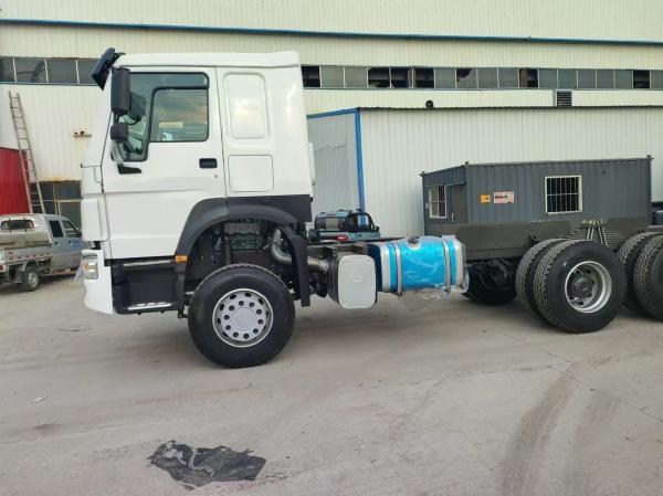 ≤5 seats Sinotruk HOWO 6*4 Tractor Truck 12.00r20/12r22.5/315.80-25