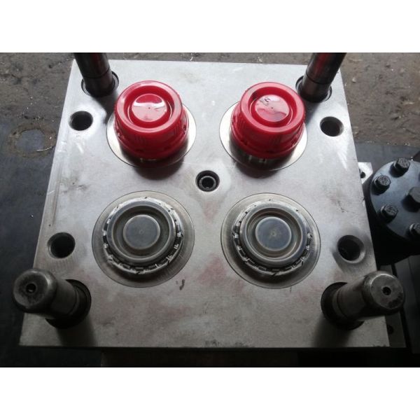 Полости инжекционного метода литья 4 крышки бутылки масла ПП/ПЭ изготовленные на заказ с аттестованным Исо