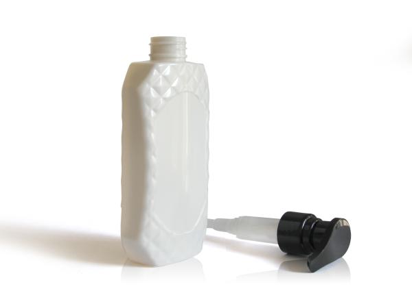 Body Wash Flat PET Cosmetic Bottles With Black Pump Accessories Half Transparent