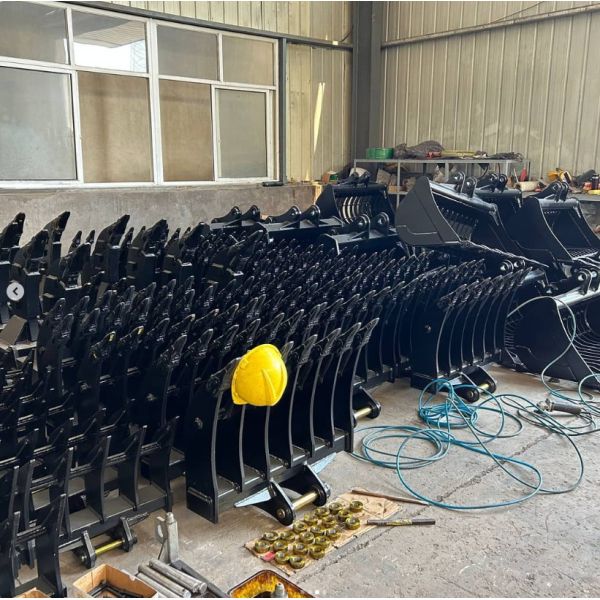 Mini Excavator Hydraulic Tilting Bucket For Kubota 1.7ton Excavator hydraulic tilt bucket , excavator attachments