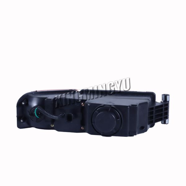 Truck Fog Light For Truck TX Sitrak Spare Parts 811W25320-6001 811W25320-6002
