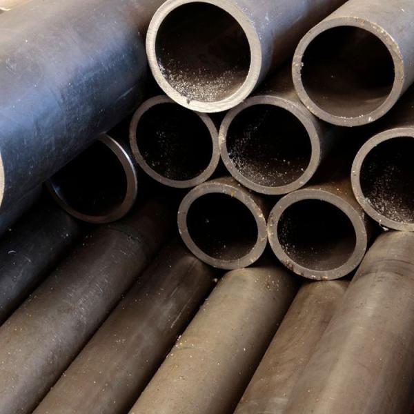 A36 Q235 Ss400 Pipe en acier au carbone doux laminée à chaud avec protecteur de bout de capuchon en plastique