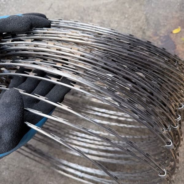 CBT-65 316 Stainless Steel Coil Razor Wire / Marine Grade Spiral for Port Facility