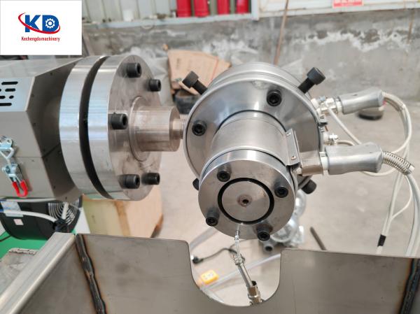 Tubos reforçados com fibras de PVC.Forno, máquina de enrolar.Laminagem de filme