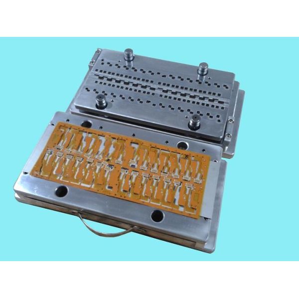 Инструмент прессформы PCB Depaneling пробивая, машина доски гибкого трубопровода FPC пробивая