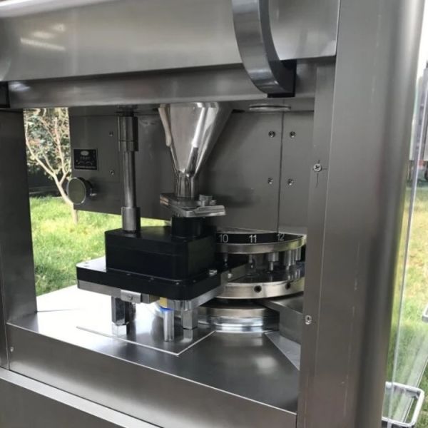 Medicine Closed Double Mixing Powder Tablet Press Machine With CE Certification